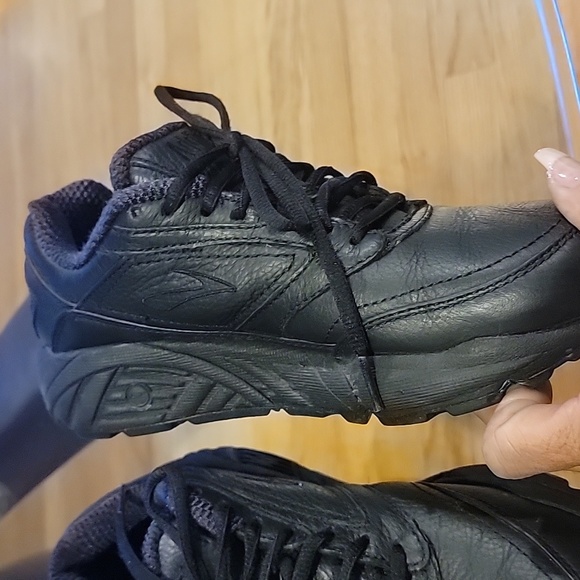 Brooks - Picture 5 of 7